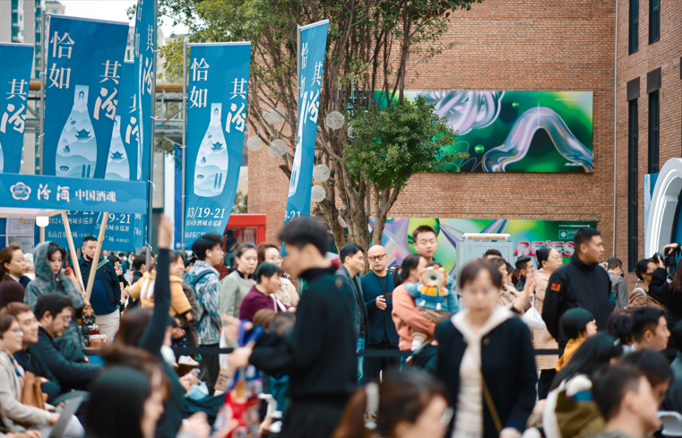 每日糖酒内参|名酒品牌营销求变，拉百万网红站台、进公园搞展台